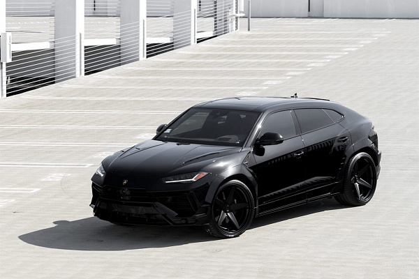 Фото дисков Anrky RS5.3 Черный сатин на Lamborghini Urus