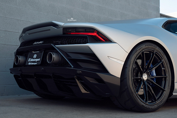 Фото дисков HRE P104SC Черный глянец на Lamborghini Huracan