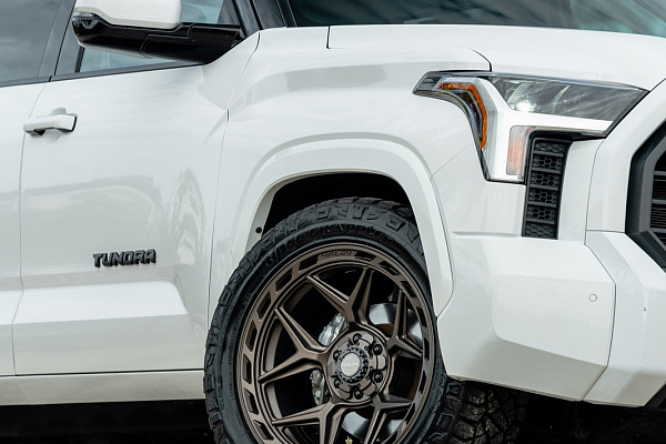 Фото дисков 4PLAY 4P55 Сатиновая бронза на Toyota Tundra III