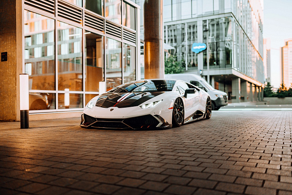 Фото дисков Brixton Forged PF10 Черный глянец на Lamborghini Huracan