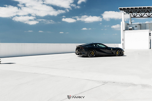 Фото дисков Anrky AN38 Черный сатин на Ferrari 812
