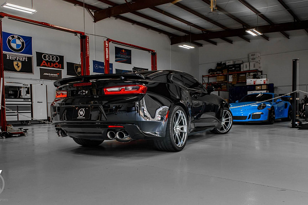 Фото дисков HRE FF04 Серебро на Chevrolet Camaro VI