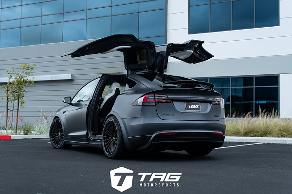 Фото дисков HRE S209H Черный сатин на Tesla Model X