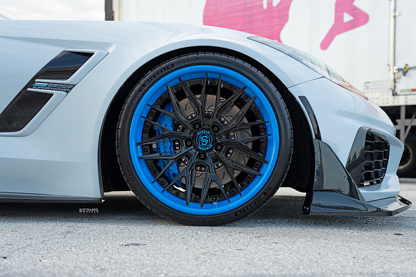 Фото дисков Strasse Wheels SV10M-RS Deep Concave FS Другой цвет на Chevrolet Corvette C7
