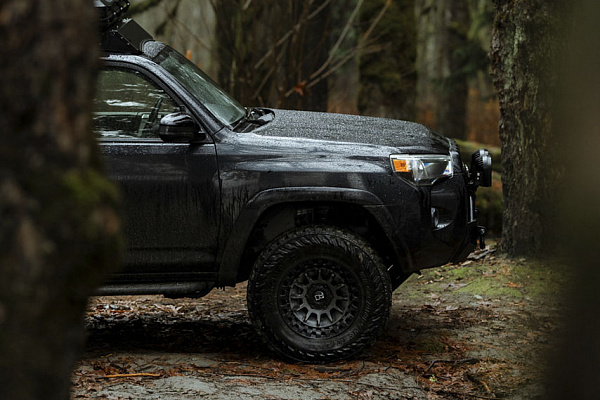 Фото дисков Black Rhino BARRAGE  на Toyota 4Runner V