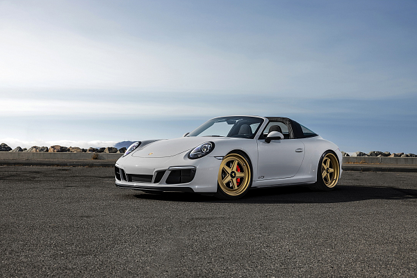 Фото дисков Rotiform 917 Сатиновое золото на Porsche 911 VII