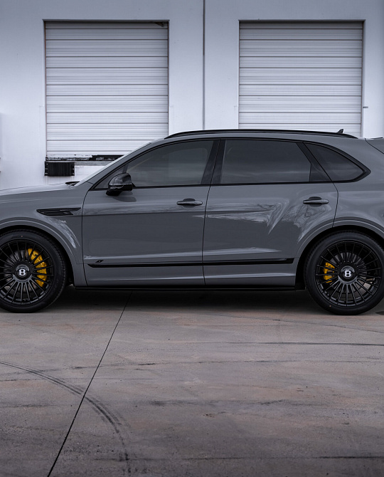 Фото дисков HF-8 Черный глянец на Bentley Bentayga