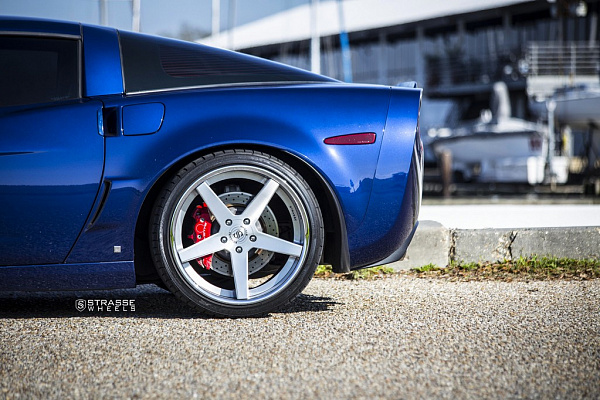 Фото дисков Strasse Wheels S5 Deep Concave Глянцевый лак на Chevrolet Corvette C6