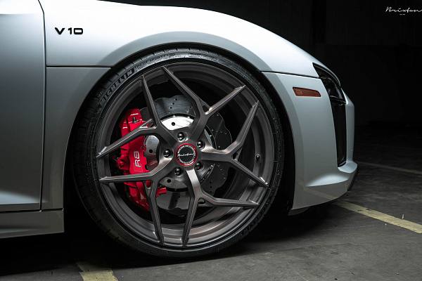 Фото дисков Brixton Forged PF5 Сатиновая темная бронза на Audi R8 (4S)