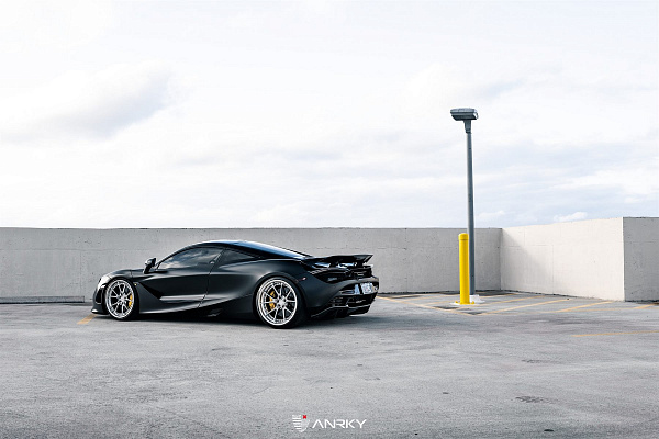 Фото дисков Anrky AN32 Полированный лак на McLaren 720S