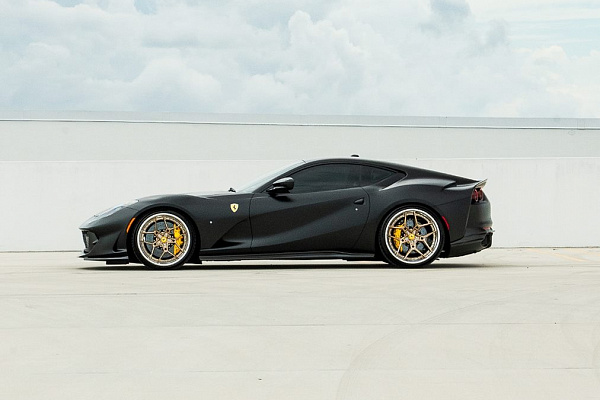 Фото дисков Anrky S3-X4 Глянцевое темное золото на Ferrari 812