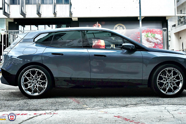 Фото дисков HRE FF10 Серебро на BMW iX
