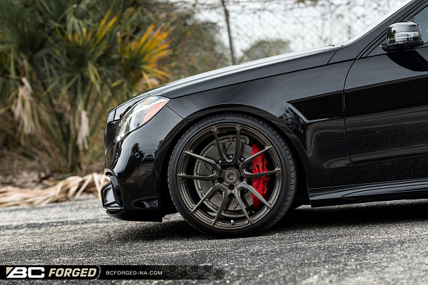 Фото дисков BC Forged EH172 Глянцевый темный лак на Mercedes-Benz E-Class (W212, S212, C207)