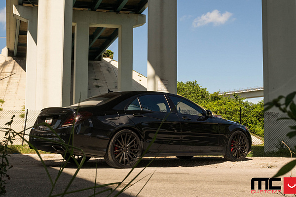 Фото дисков Vossen VFS-2 Черный глянец на Mercedes-Benz S-Class (W222, C217)
