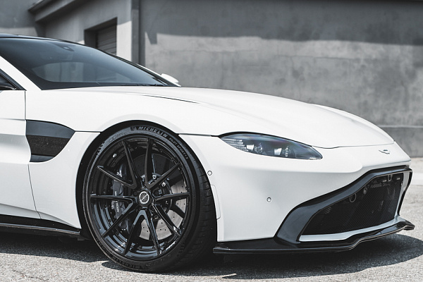 Фото дисков Brixton Forged WR3.2 Черный глянец на Aston Martin Vantage 4