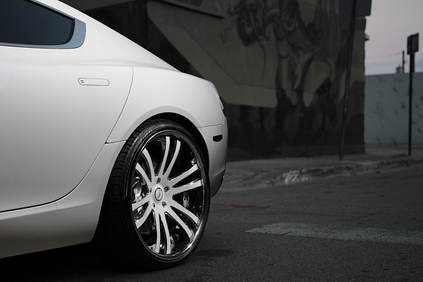 Фото дисков Savini SV35 Белый глянец на Aston Martin Rapide 2