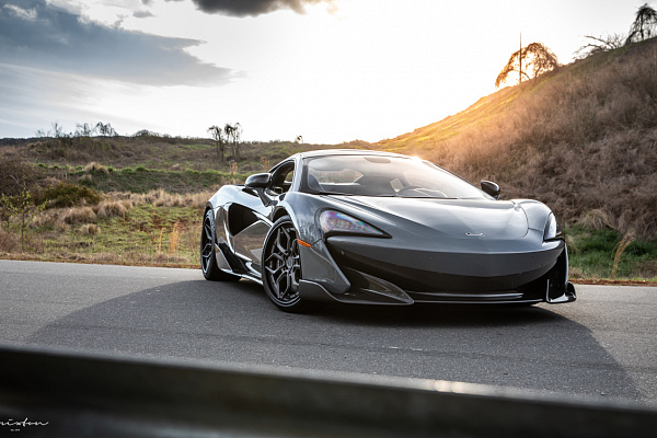 Фото дисков Brixton Forged PF9 Сатиновый графит на McLaren 600