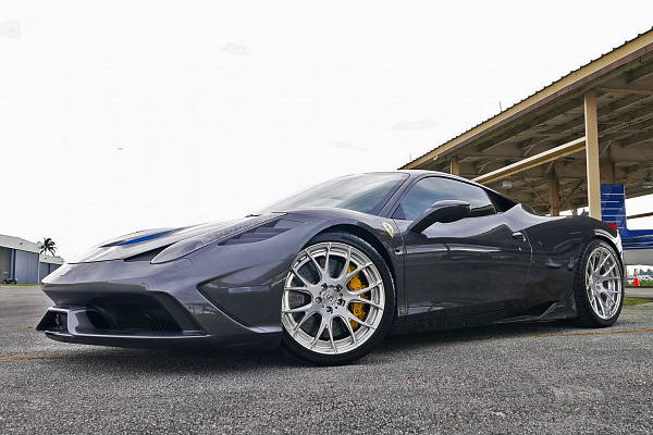 Фото дисков Strasse Wheels SM7R Deep Concave Duoblock Глянцевый лак на Ferrari 458