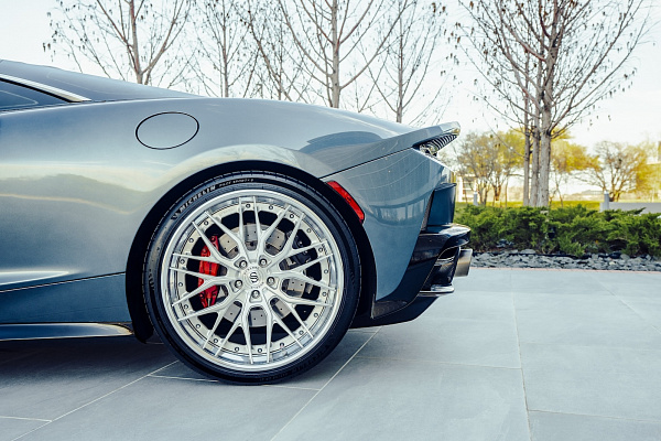 Фото дисков Strasse Wheels SV10M Deep Concave FS Глянцевый лак на McLaren 650S