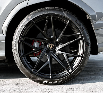 Фото дисков Brixton Forged PF8 на Lamborghini Urus
