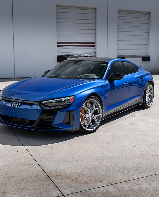 Фото дисков HF-5 Серебро на Audi E-tron GT