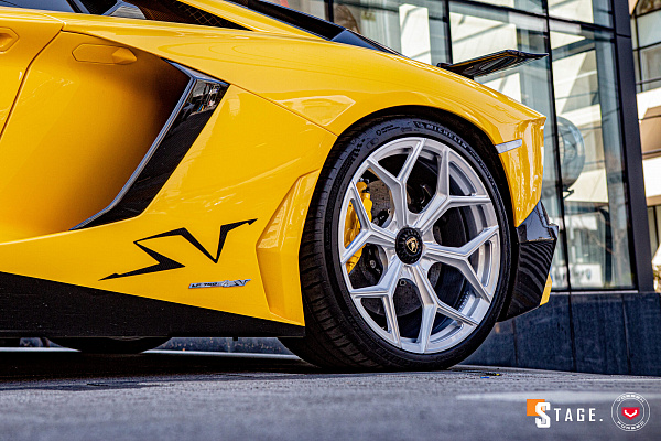Фото дисков NOVITEC NL4 Глянцевый лак на Lamborghini Aventador