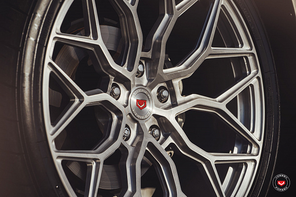 Фото дисков Vossen S17-01 Глянцевый лак на Lexus LX III