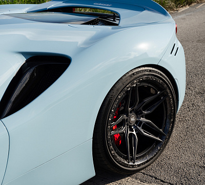 Фото дисков Strasse Wheels SV4-RS Deep Concave FS на Ferrari SF90