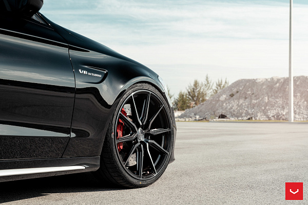 Фото дисков Vossen HF-3 Черный глянец на Mercedes-Benz C-Class (W205)