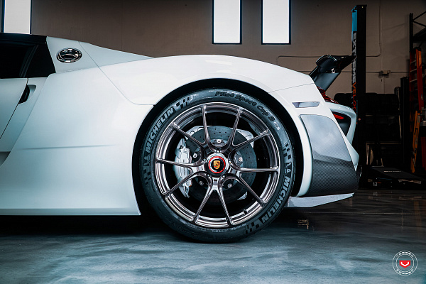 Фото дисков Vossen RS74 Черный глянец на Porsche 918 Spyder