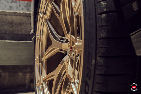 Фото дисков Vossen LC3-01 Глянцевое золото на BMW XM