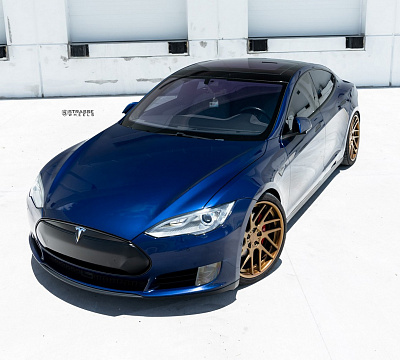 Фото дисков Strasse Wheels SM7T Deep Concave на Tesla Model S