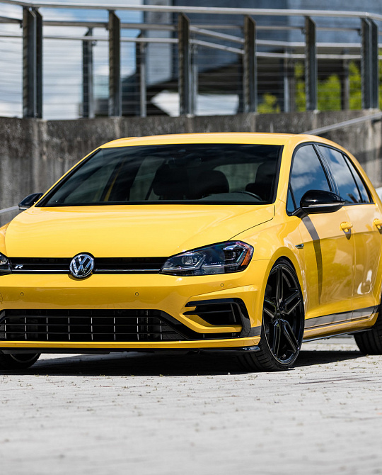 Фото дисков HF-1 Черный глянец на Volkswagen Golf VII