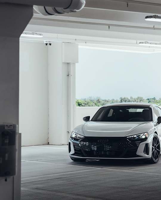 Фото дисков HF-3 Черный глянец на Audi E-tron GT