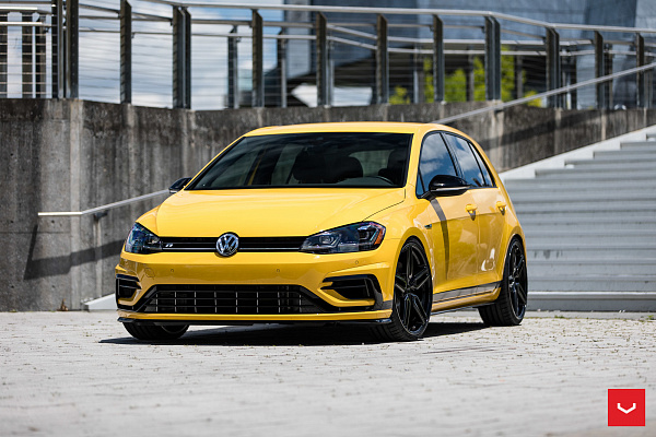 Фото дисков Vossen HF-1 Черный глянец на Volkswagen Golf VII