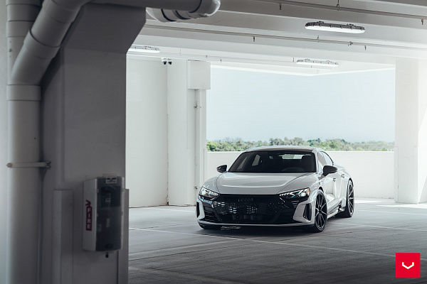 Фото дисков Vossen HF-3 Черный глянец на Audi E-tron GT