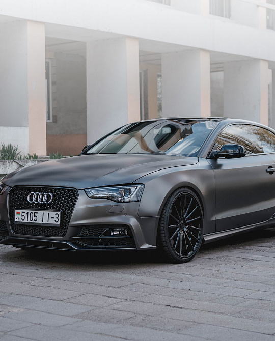 Фото дисков VFS-2 Черный глянец на Audi A/S/RS 5 (8T)