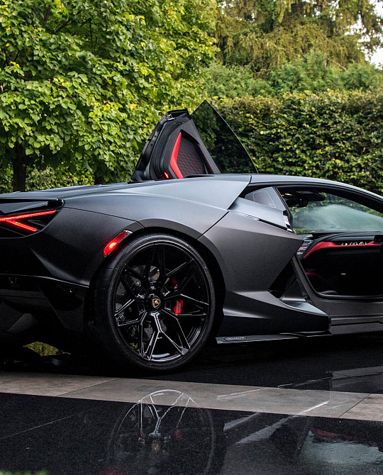 Фото дисков S21-08 Черный глянец на Lamborghini Revuelto