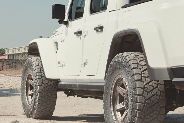Фото дисков 4PLAY 4PS63 Сатиновая бронза на Jeep Gladiator II (JT)