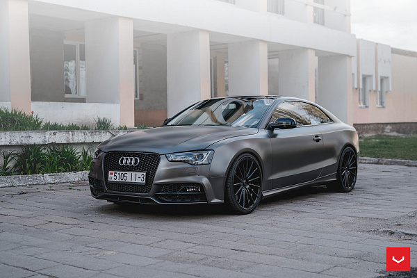 Фото дисков Vossen VFS-2 Черный глянец на Audi A/S/RS 5 (8T)