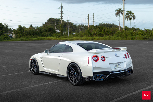 Фото дисков Vossen HF-7 Черный глянец на Nissan GT-R