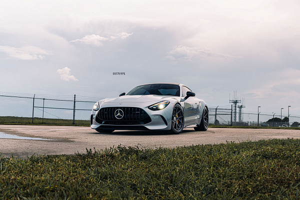 Фото дисков Strasse Wheels SM5RT Deep Concave FS Черный глянец на Mercedes-Benz AMG GT II