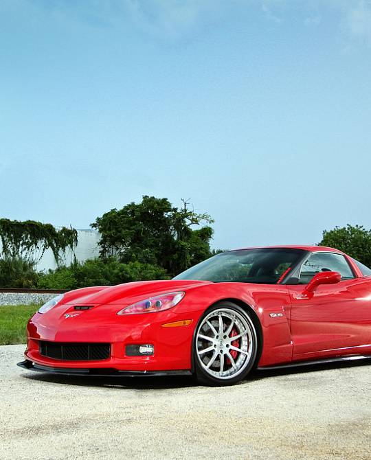 Фото дисков R10 Signature Глянцевый лак на Chevrolet Corvette C6