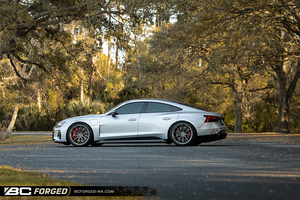 Фото дисков BC Forged RZ10 Матовый графит на Audi E-tron GT