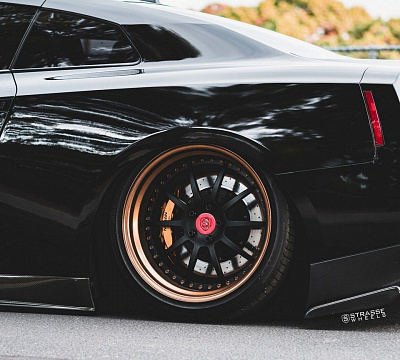 Фото дисков Strasse Wheels R10 Performance на Nissan GT-R