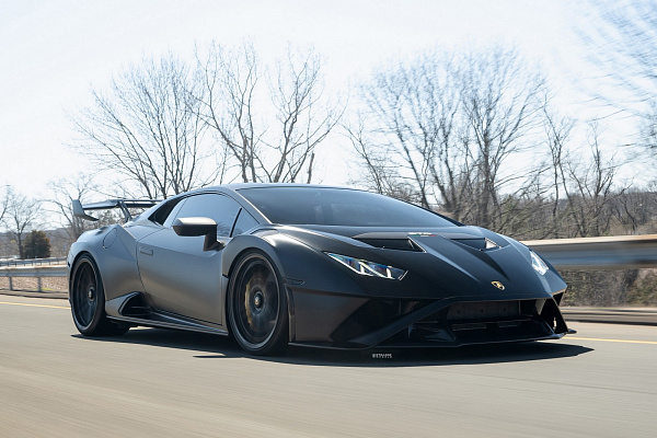 Фото дисков Strasse Wheels SV12 Deep Concave Duoblock Черный глянец на Lamborghini Huracan