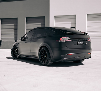 Фото дисков Brixton Forged R11-R на Tesla Model X