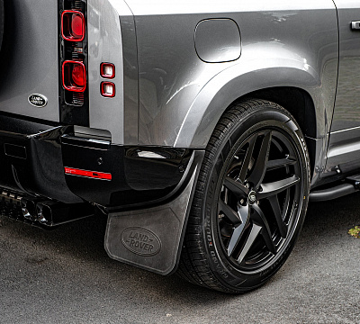 Фото дисков Kahn Type 52 RS на Land Rover Defender II