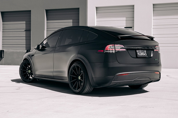 Фото дисков Brixton Forged R11-R Черный матовый на Tesla Model X