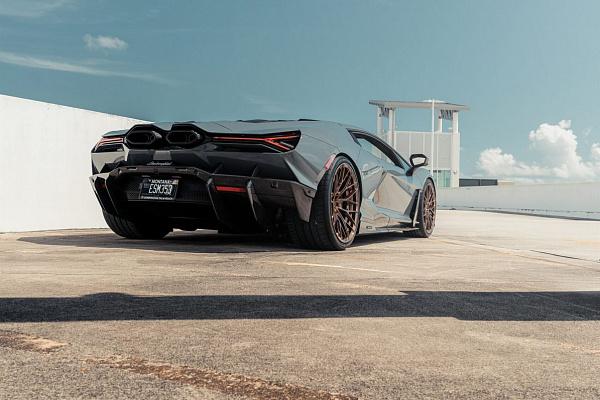 Lamborghini Revuelto